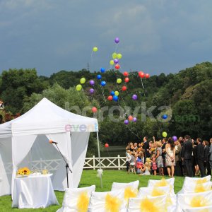 Venkovní svatební obřad - romantický hotel